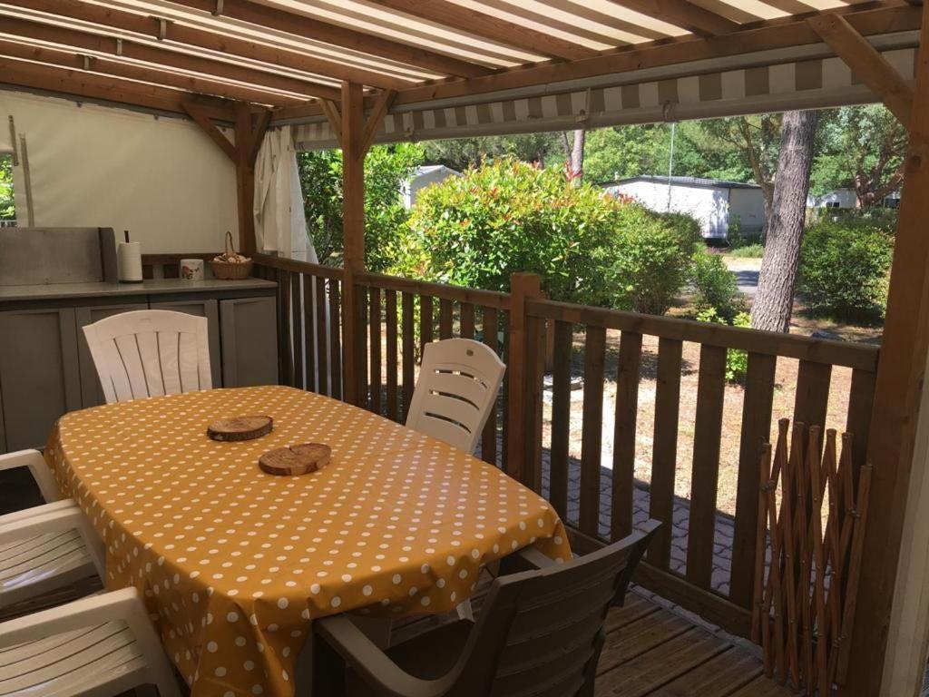 Mobil-Home 4-6 Personnes 波讷地区圣朱利安 外观 照片